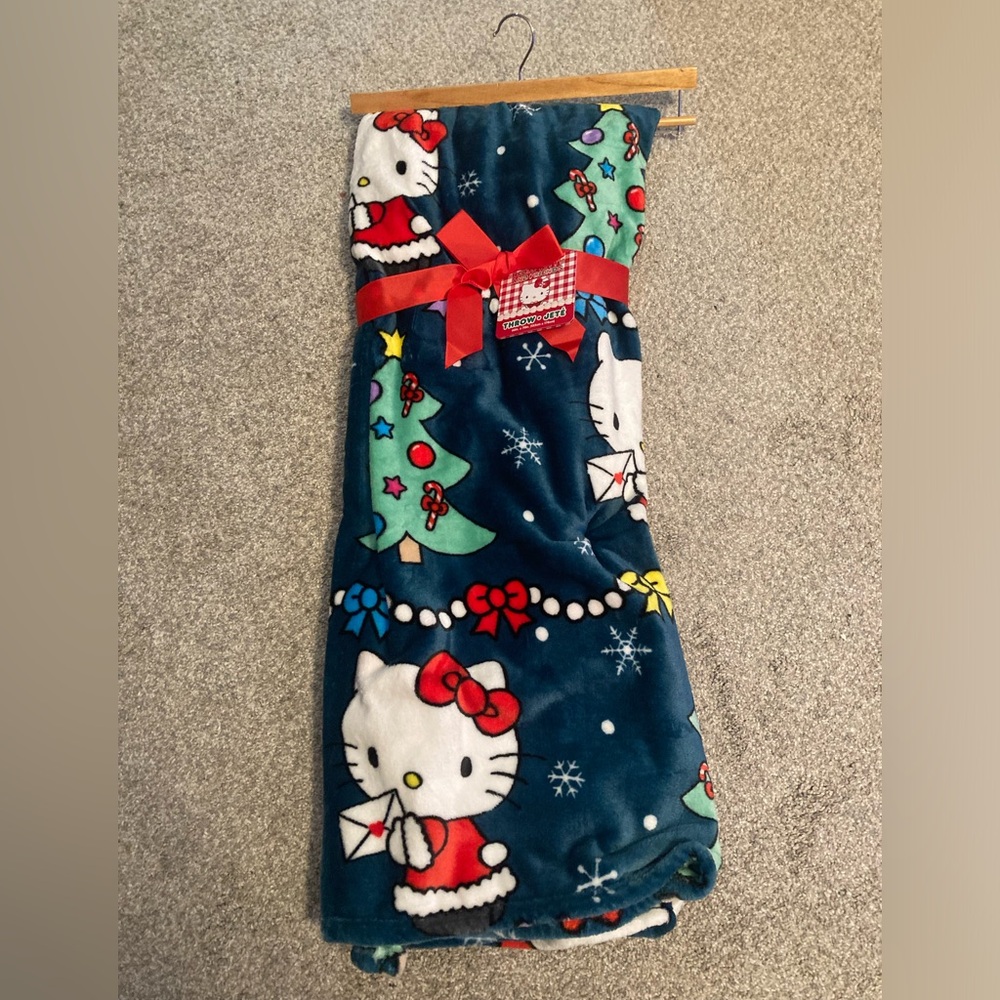 - Hello Kitty Christmas Blanket